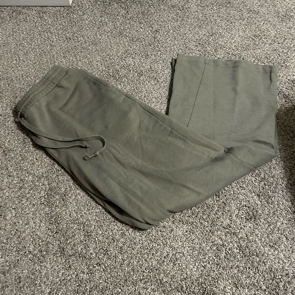 GREEN FLARE SWEATPANTS